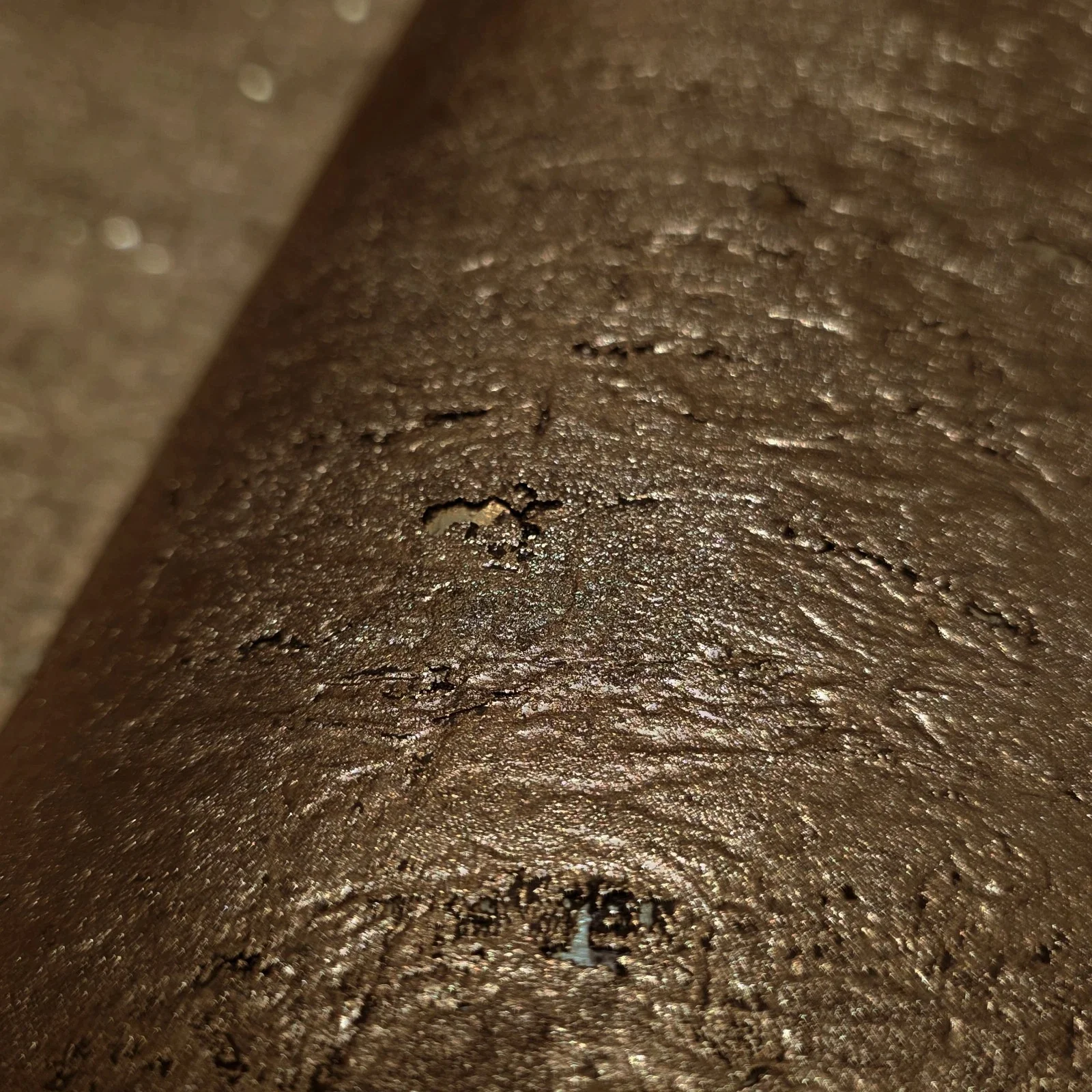 WM038KCG Real Natural cork organic Brass metallic black textured contemporary Wallpaper - Image 10